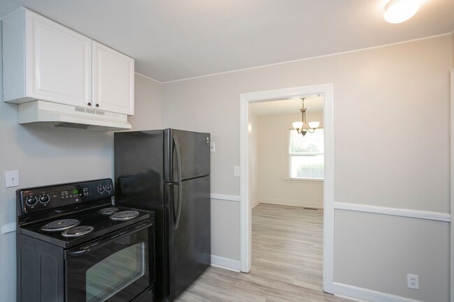 Building Photo - 208 Hillcrest Dr