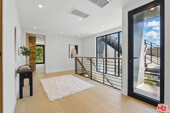 Building Photo - 4904 Van Noord Ave