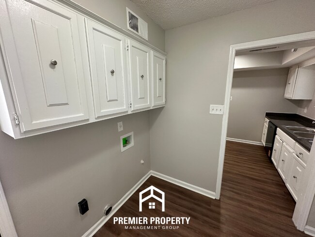 Building Photo - 6577 Beaverlodge Dr