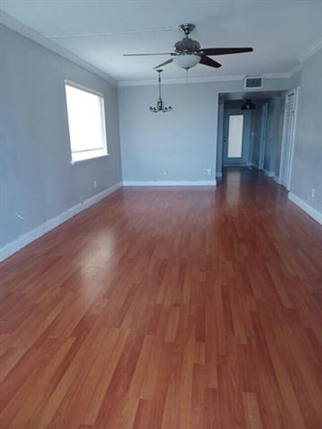 Building Photo - 8001 Crespi Blvd
