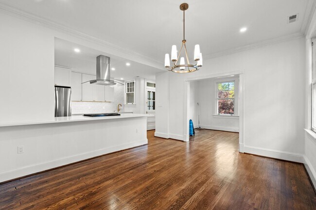 Building Photo - 2814 Bellevue Terrace NW