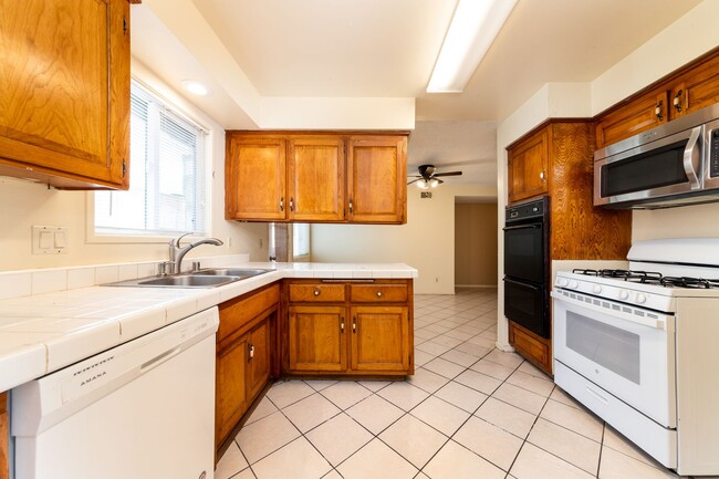 Building Photo - Charming Single-Story 3-Bed Home with Pool in Camarillo