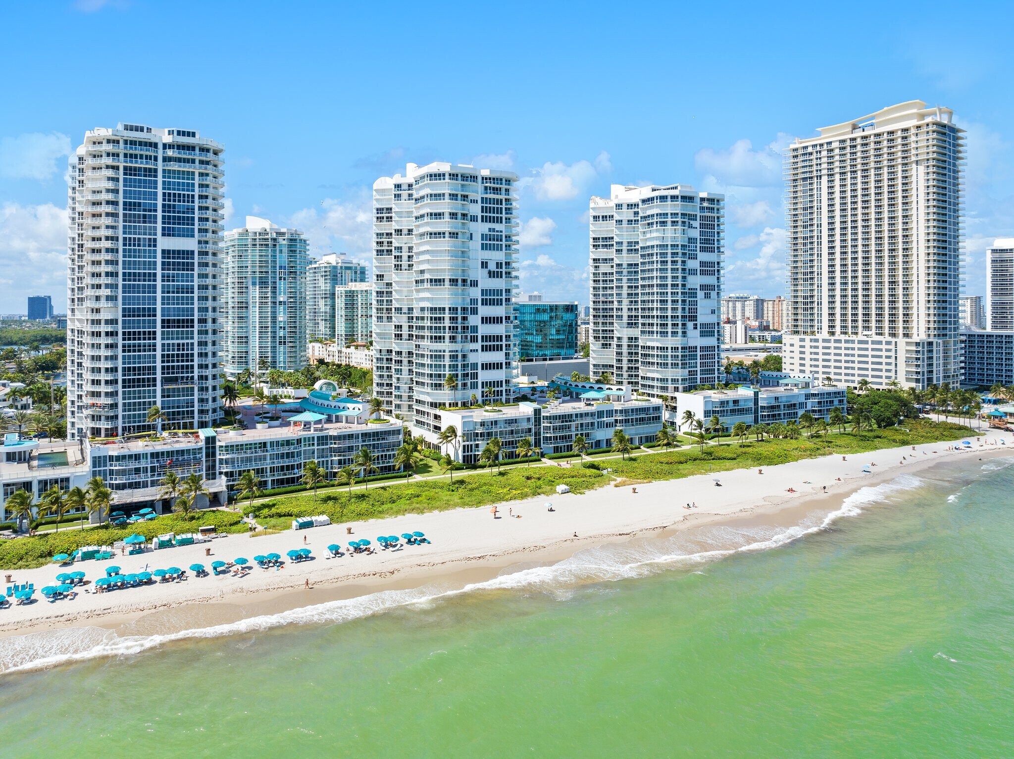 Building Photo - 16485 Collins Ave