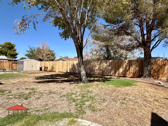 Building Photo - 224 Larkspur St