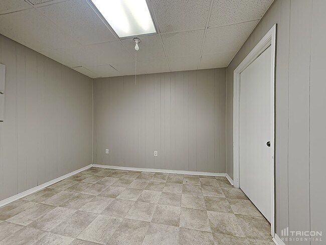 Building Photo - 8080 Sumit Creek Dr NW
