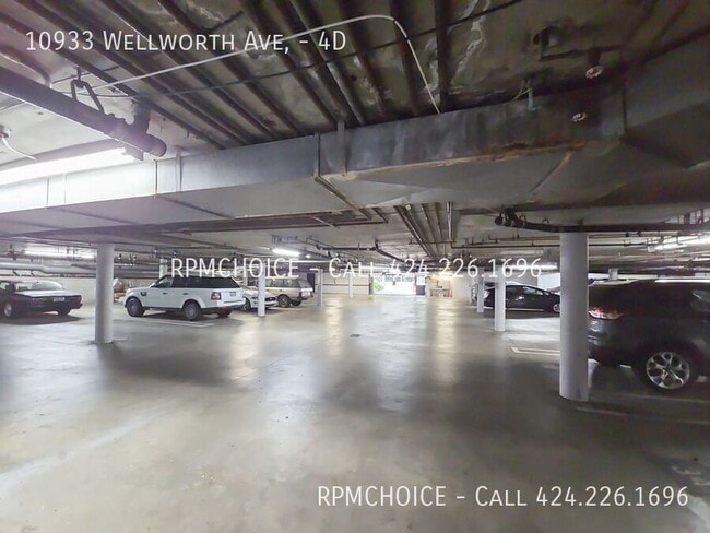 Building Photo - 10933 Wellworth Ave