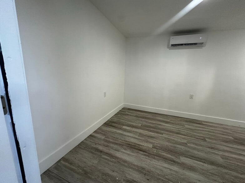 Building Photo - 915 NW 46th St