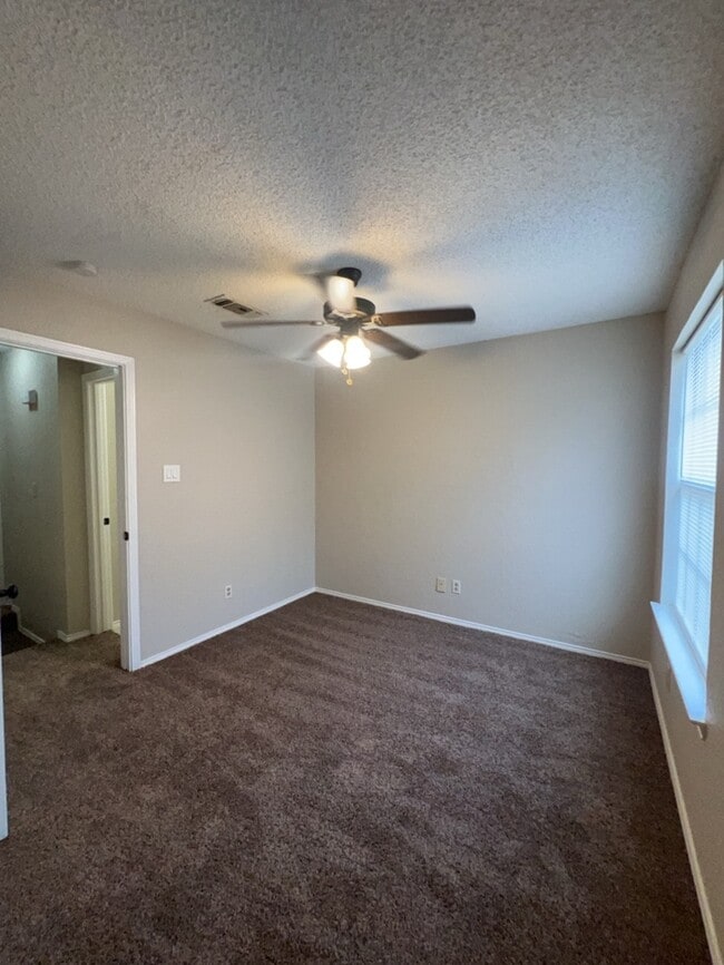 Building Photo - Ready to go in Duncanville 3-2-2 home