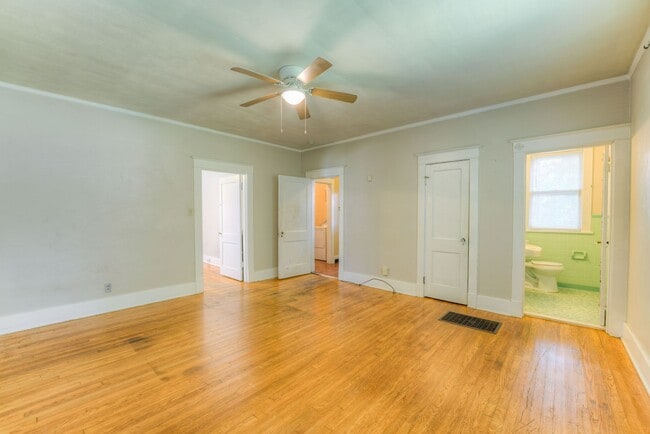 Building Photo - Charming 5BR/2.5BA Brick Bungalow in Vollintine-Evergreen