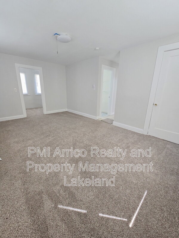 Building Photo - 115 8th St SE