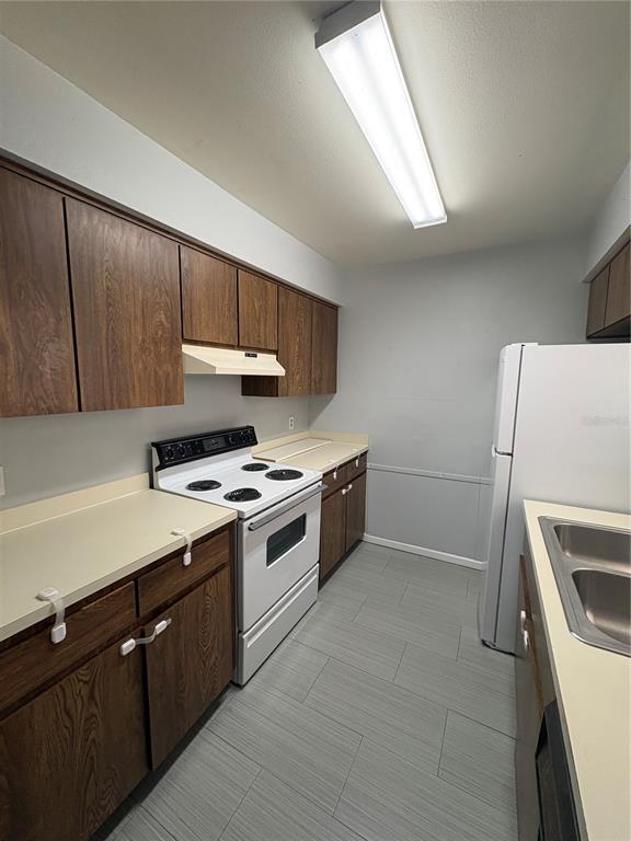 Building Photo - 411 Garden Dr