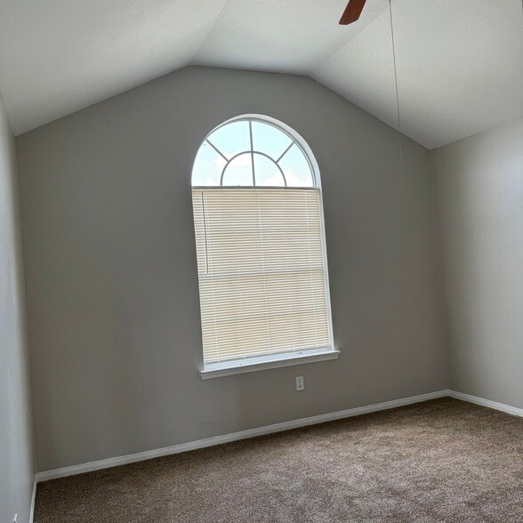 Building Photo - 19959 Sycamore Valley Dr