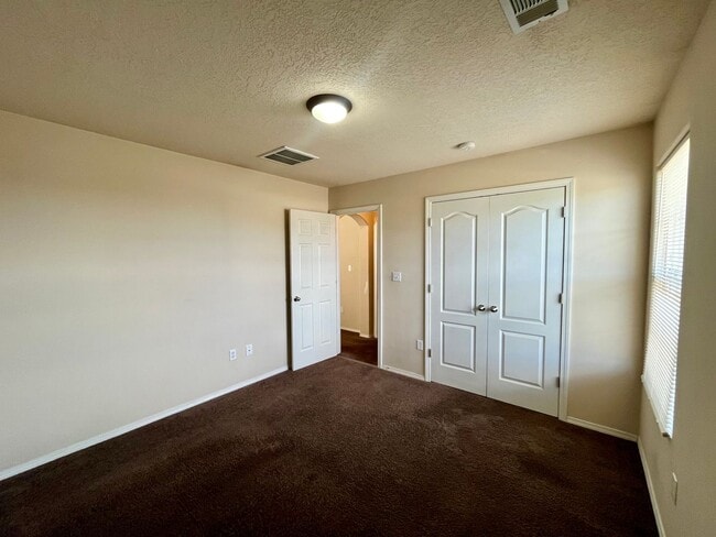 Building Photo - Spacious 3 Bedroom 2.5 Bathroom Home In Victory Hills!