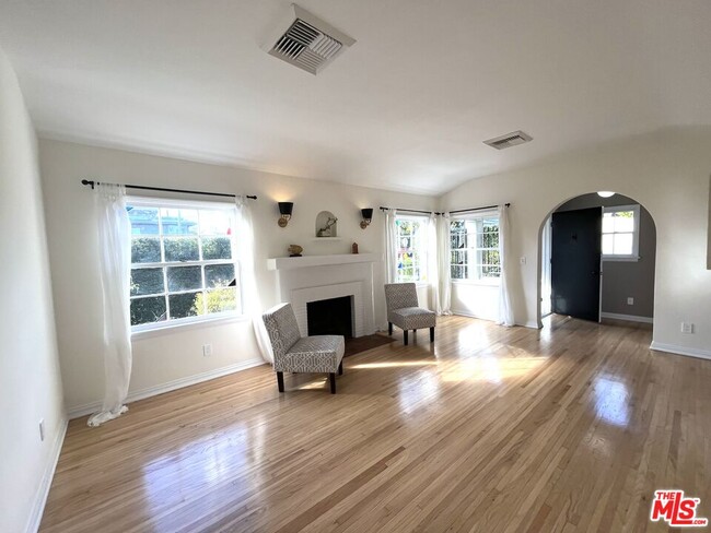 Building Photo - 958 N Vista St