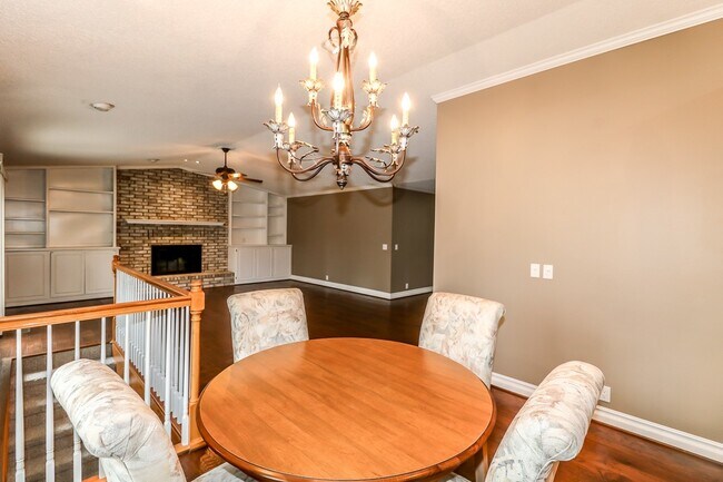 Building Photo - Beautiful 4 Bedroom, 3 Bath home. It has a 2 car garage plus a 1 car carport.  Stay warm in the w...