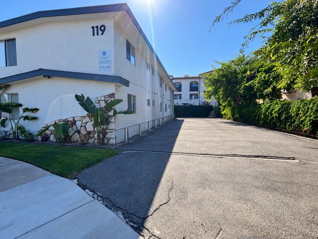 Building Photo - Courtyard Apartments