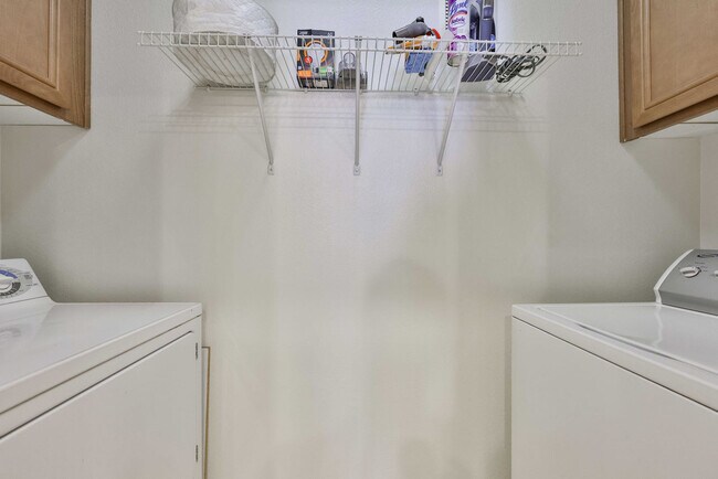 Building Photo - 16913 Laurel Hill Ln