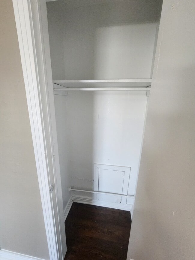 Building Photo - 3 bed 1 bath home, move in ready!
