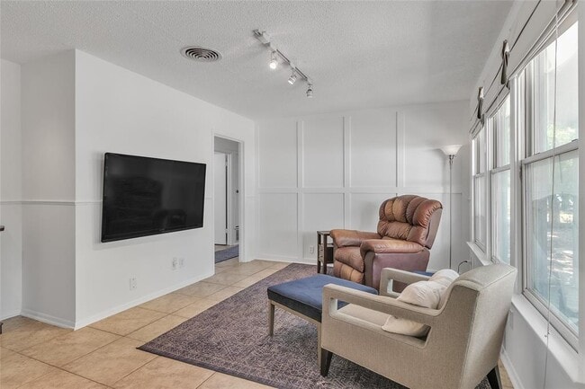 Building Photo - 1302 Ludlow Terrace