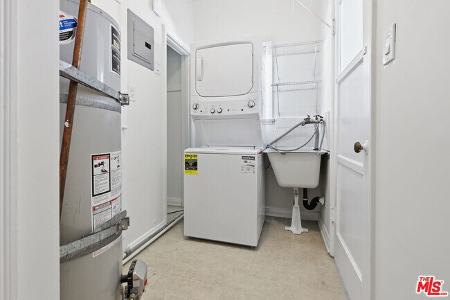 Building Photo - 111 N Harper Ave