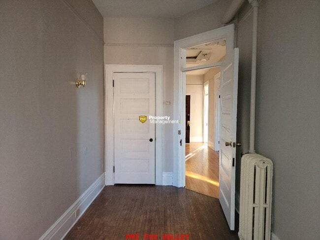 Building Photo - 4 or 5 Bedroom Upper Luxury Apartment with Custom Fireplace in Historic Building