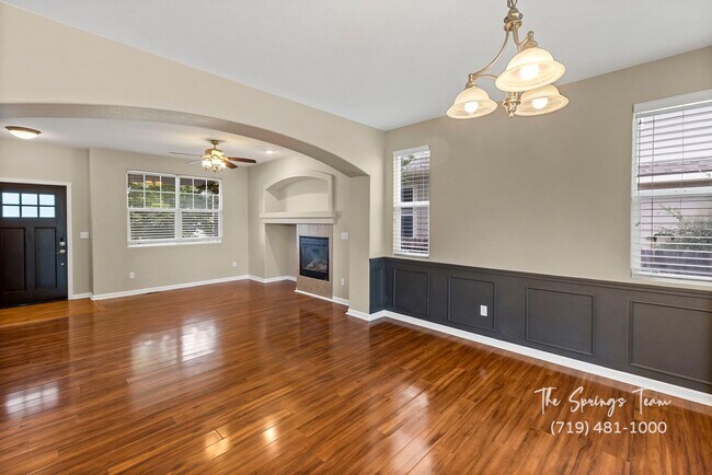 Building Photo - CHARMING, RECENTLY REMODELED 3BD HOME w/ E...