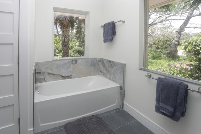 Building Photo - 8560 Heron Lagoon Cir
