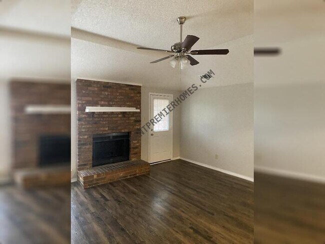 Building Photo - 104 Mesa Moor Dr