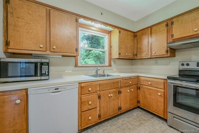 Building Photo - 33 Chestnut St