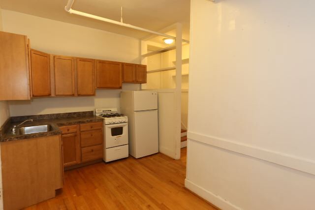 Building Photo - 734 W Cornelia Ave