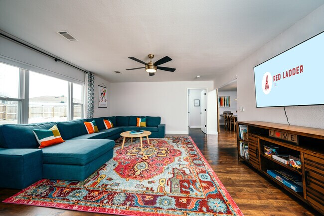 Building Photo - 1605 SE P St