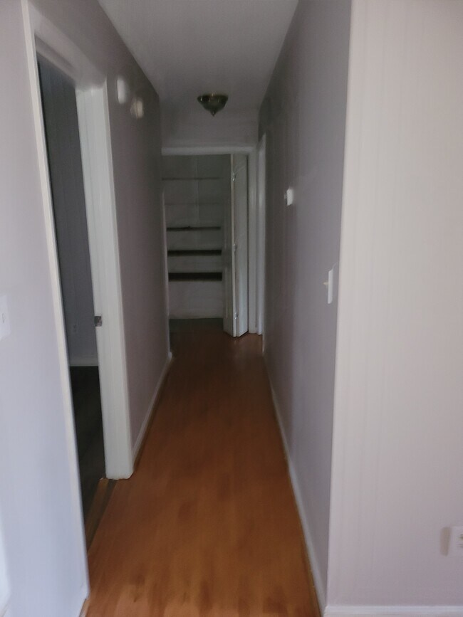 Hallway - 522 Sunrise Ct