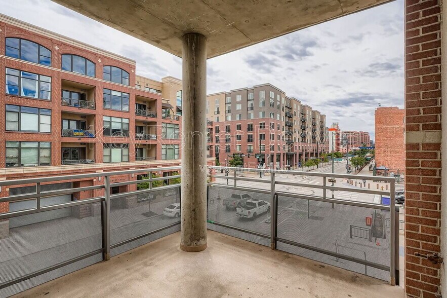 Building Photo - 2229 Blake St