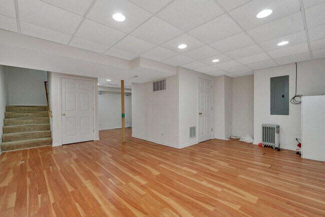 Building Photo - 2636 Whitehall Ln