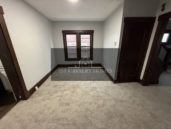 Building Photo - 242 Park Ave SW