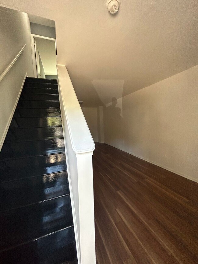 Building Photo - 71 Power St