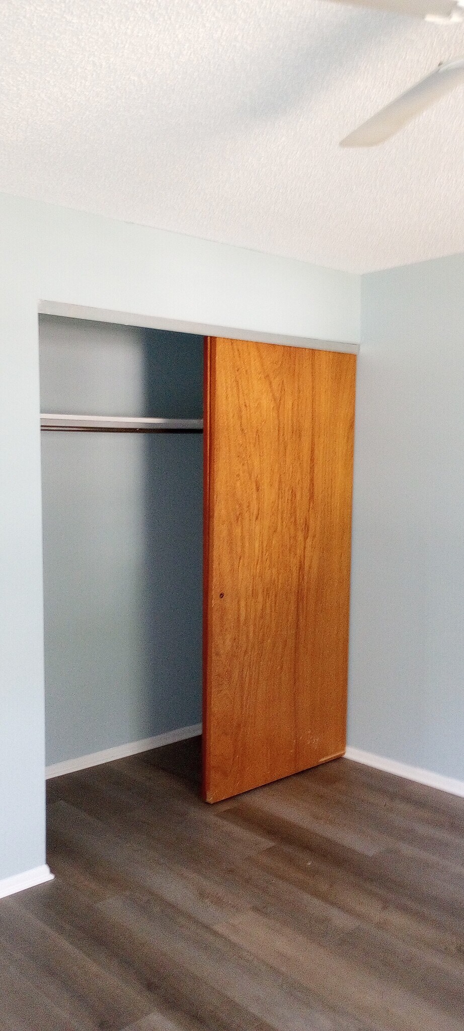 Extra large closet - 105 Magnolia Dr