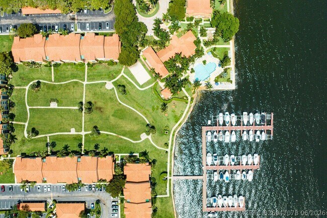 Building Photo - 157 Yacht Club Way
