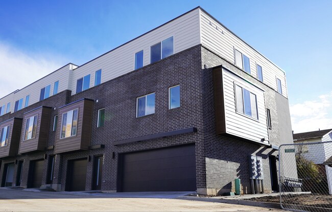 Building Photo - 2061 S Main St