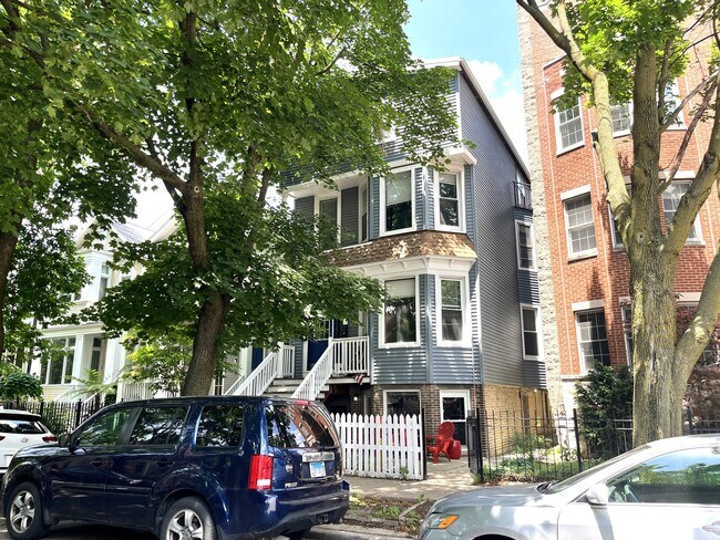 Building Photo - 1416 W Wolfram St