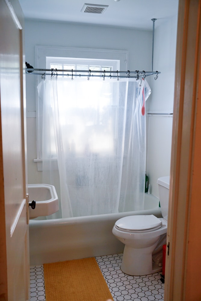 Bathroom - 512 N Santa Fe Ave