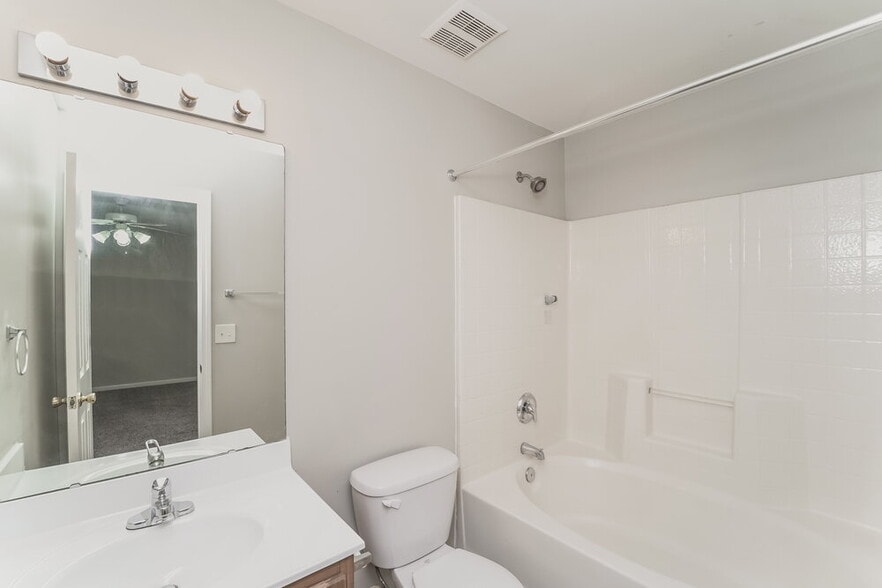 Building Photo - 8819 Twisted Pine Dr