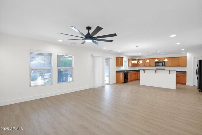 Building Photo - 40911 W Tamara Ln