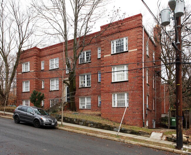 Primary Photo - 4016 Calvert St NW