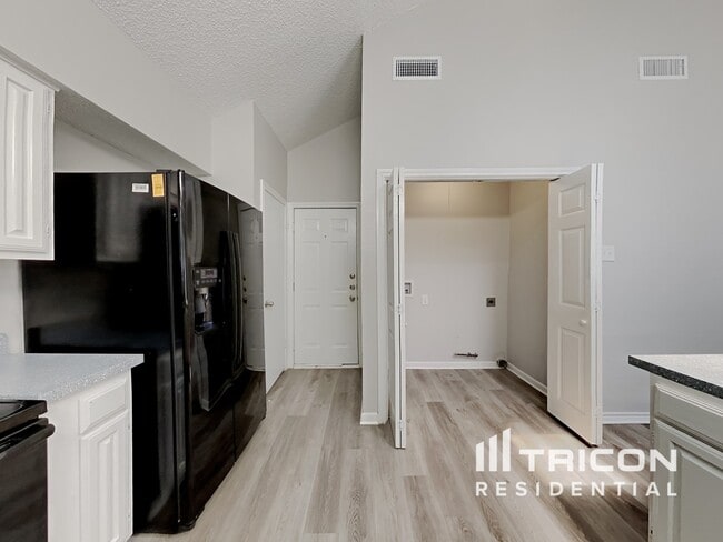 Building Photo - 212 Sunset Dr