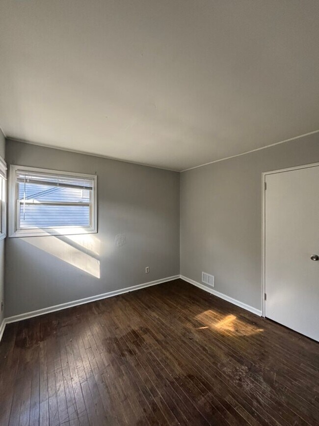 Building Photo - 3 BR 1.5 BA split-level with attached 1 ca...