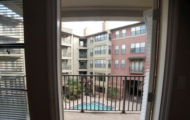 Building Photo - Beautiful 1/1 Pool View Condo x Rent @ Upt...