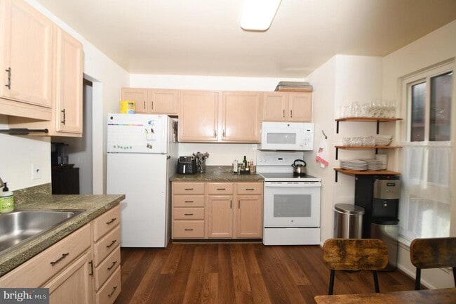 Building Photo - 7812 Briardale Terrace