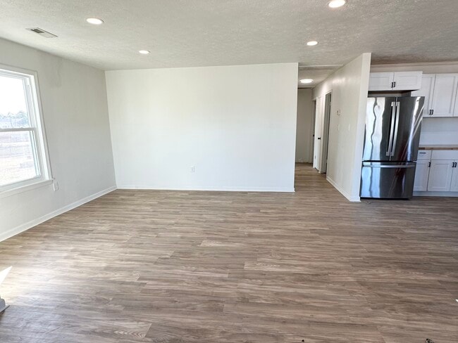 Building Photo - 208 Ridge Rd