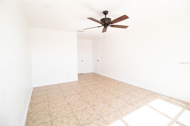 Building Photo - 667 Downing Cir